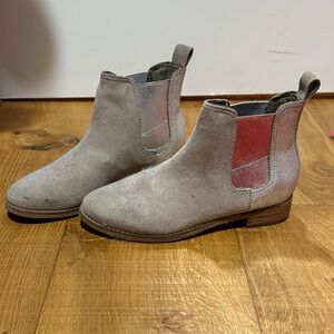 TOMS Gray Suede Ankle Boots size 6